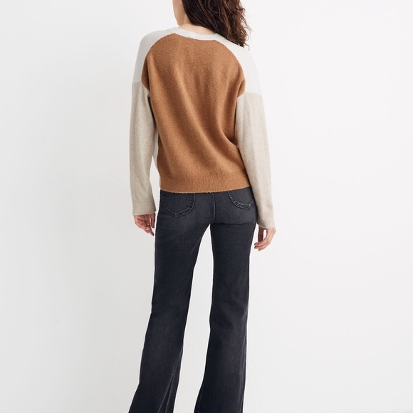 Madewell Short Kent Ex-Boyfriend Cardigan Sweater in Colorblock Coziest Yarn - Picture 4 of 10